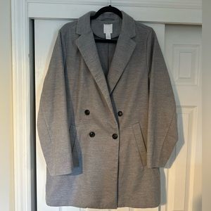 Grey double breasted mid-length coat. Black marbled buttons.
